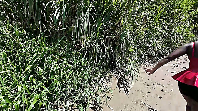 Surprise Nature Walk with Ebony Hiking Down to River She Took Out Her Big Butt & Her Tits & Suck Dick Almost Caught - Jhodez1
